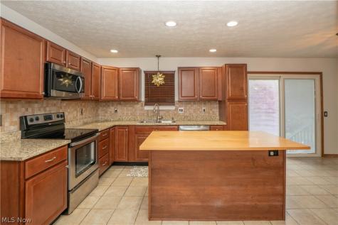 6526 Sugargrove Circle NE Canton OH 44721