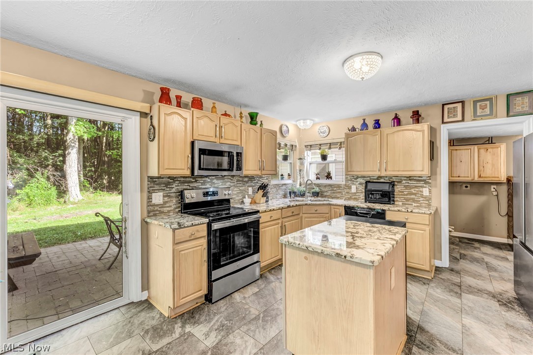 2049 N Park Lane Roaming Shores OH 44084
