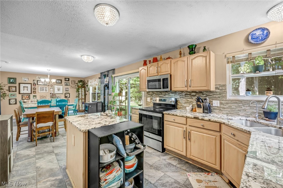 2049 N Park Lane Roaming Shores OH 44084