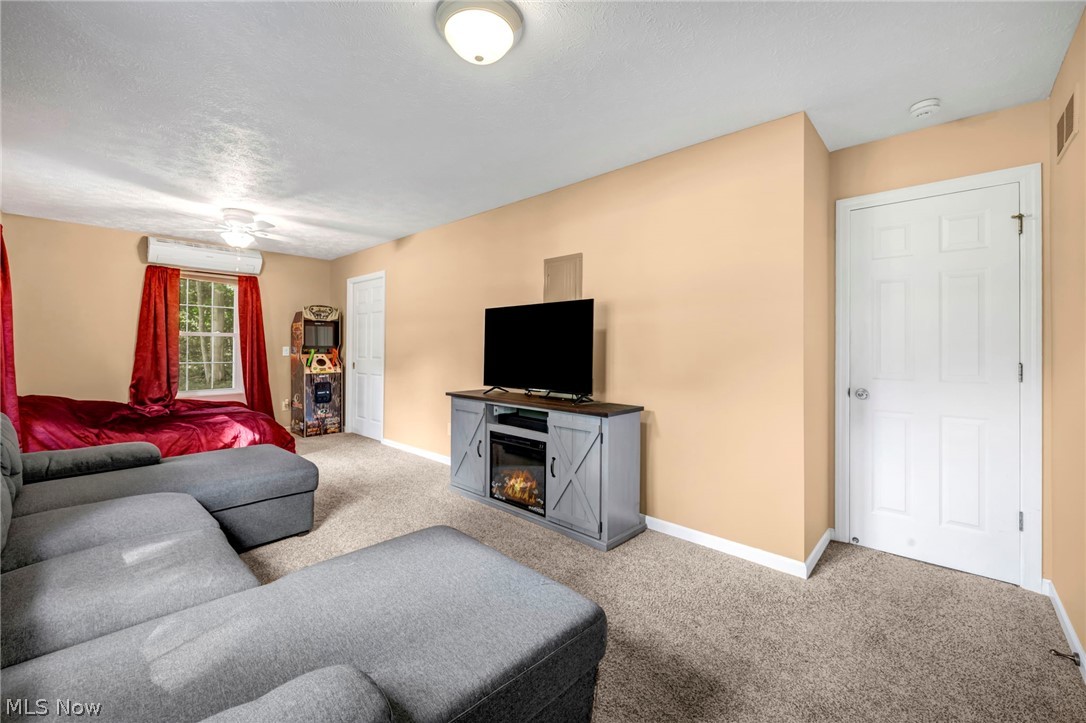 2049 N Park Lane Roaming Shores OH 44084