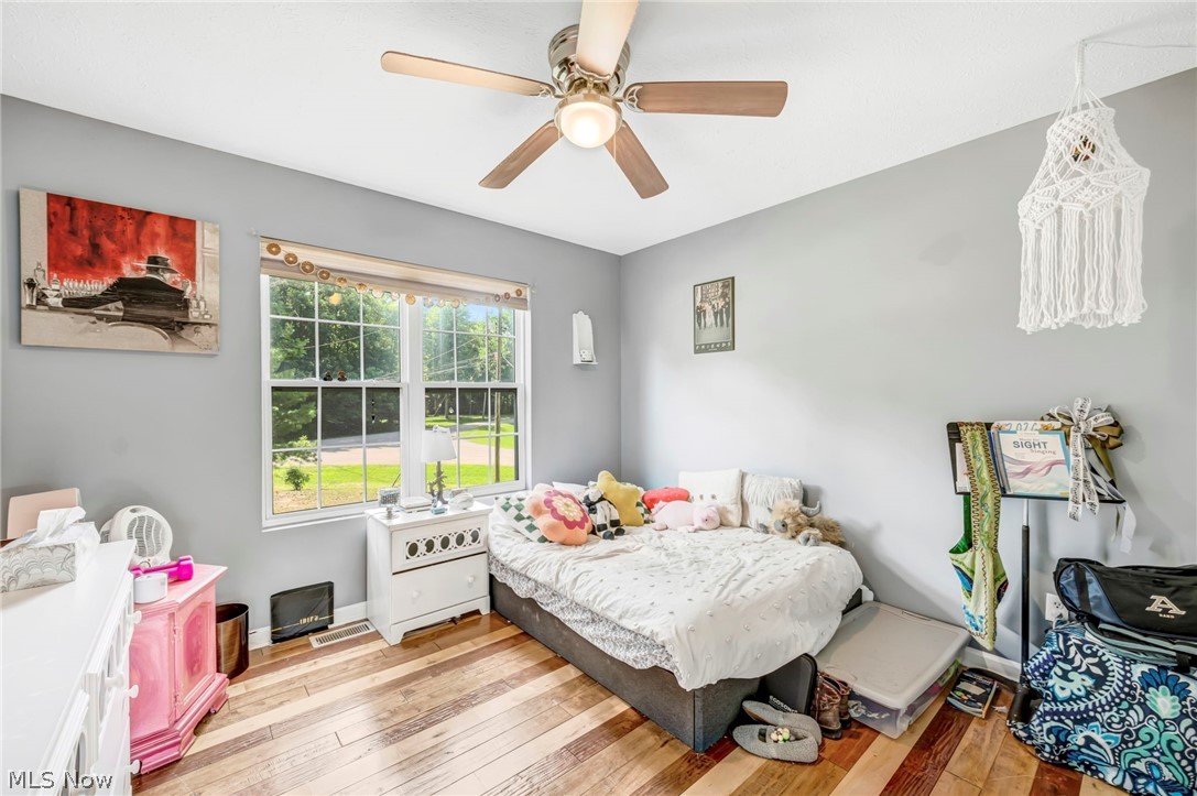 2049 N Park Lane Roaming Shores OH 44084