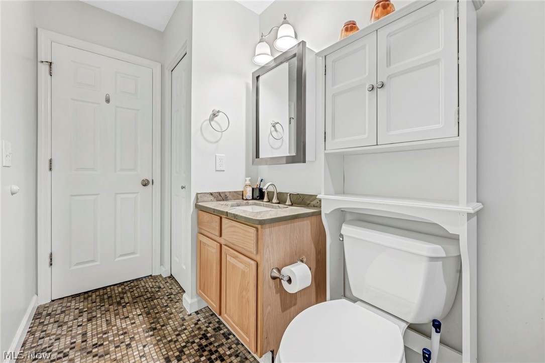 2049 N Park Lane Roaming Shores OH 44084