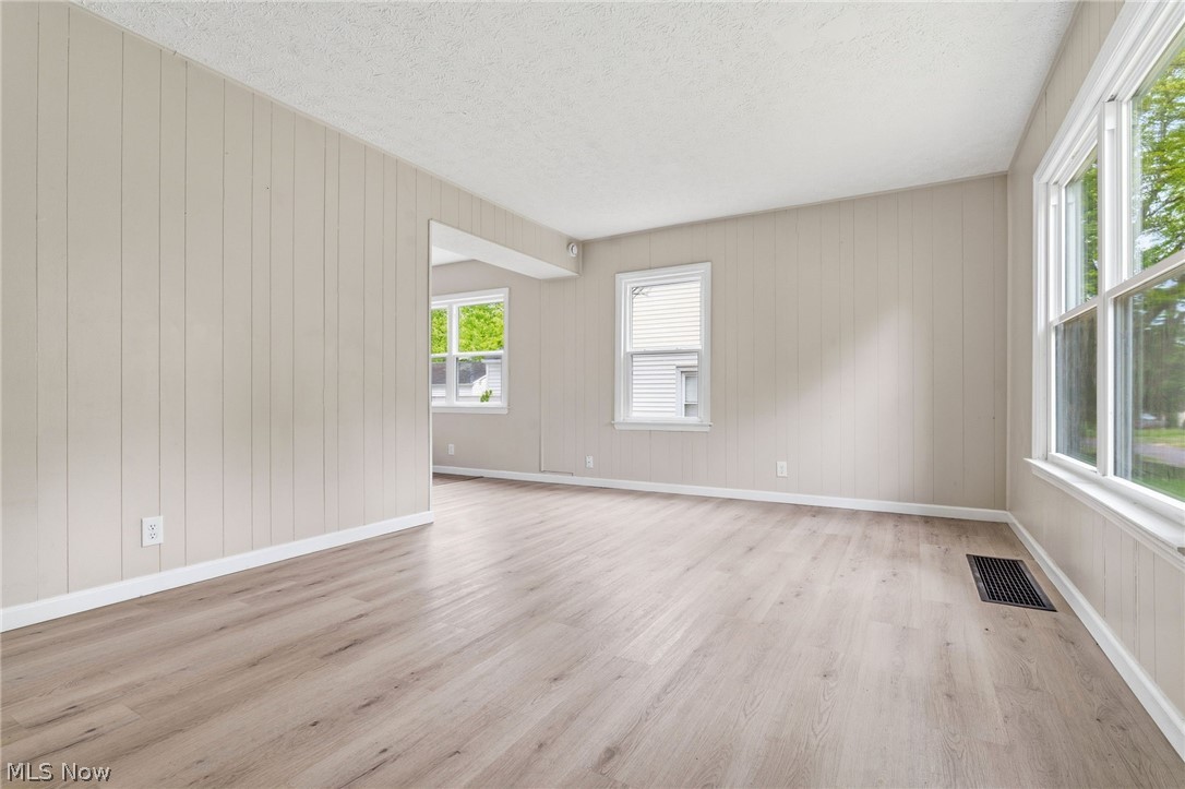 1381 Greenwood Avenue Akron OH 44320