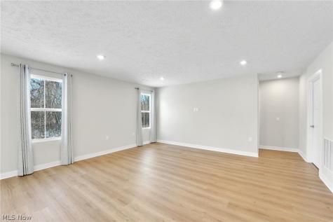 113 W Spring Drive Elyria OH 44035