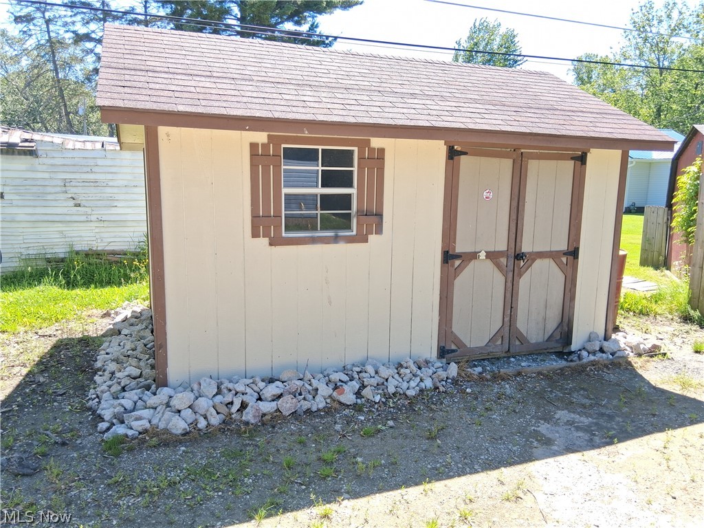 1555 Glenview Avenue Madison OH 44057