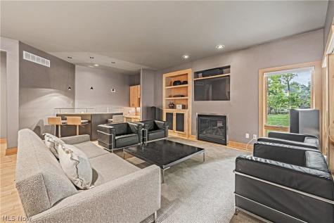 1040 Riverwoods Drive Akron OH 44313