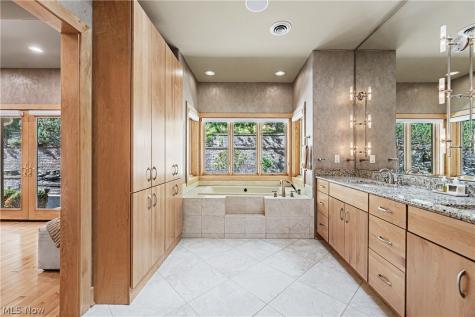 1040 Riverwoods Drive Akron OH 44313