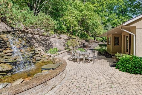 1040 Riverwoods Drive Akron OH 44313