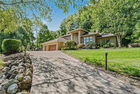 1040 Riverwoods Drive Akron OH 44313