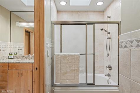 1040 Riverwoods Drive Akron OH 44313