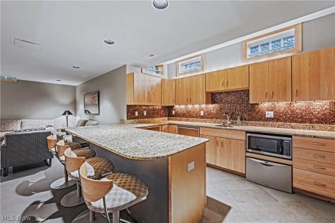 1040 Riverwoods Drive Akron OH 44313