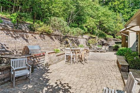 1040 Riverwoods Drive Akron OH 44313