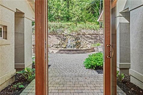 1040 Riverwoods Drive Akron OH 44313