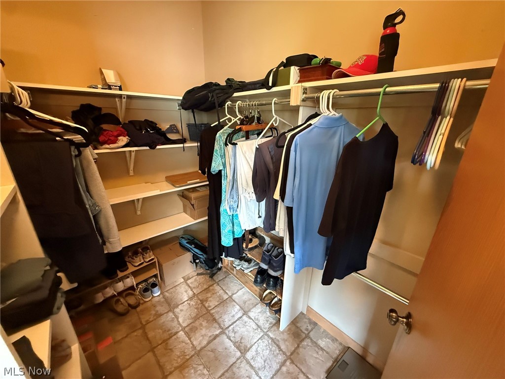 734 Pga Boulevard NE New Philadelphia OH 44663