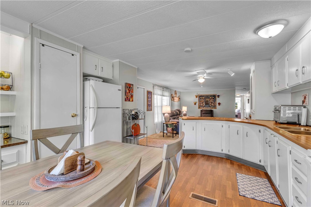 131 Hickory Circle Elyria OH 44035