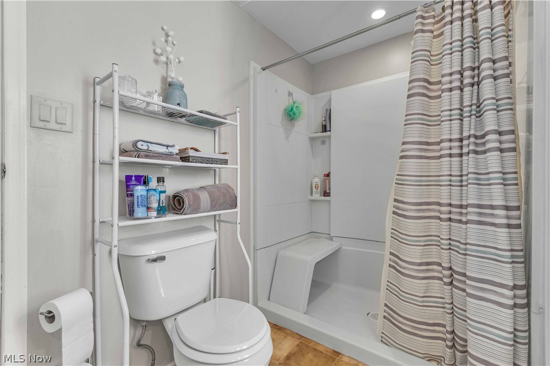 131 Hickory Circle Elyria OH 44035