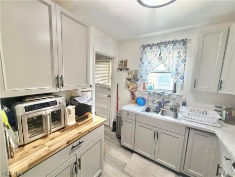 616 Garfield Avenue Elyria OH 44035