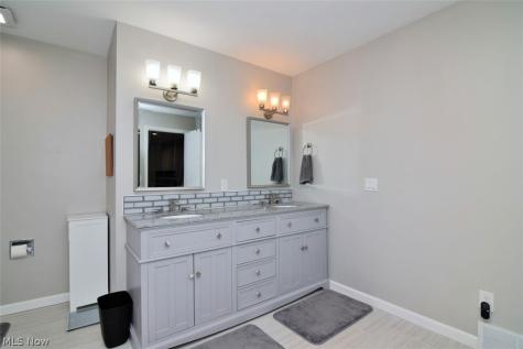 4240 Som Center Road Moreland Hills OH 44022