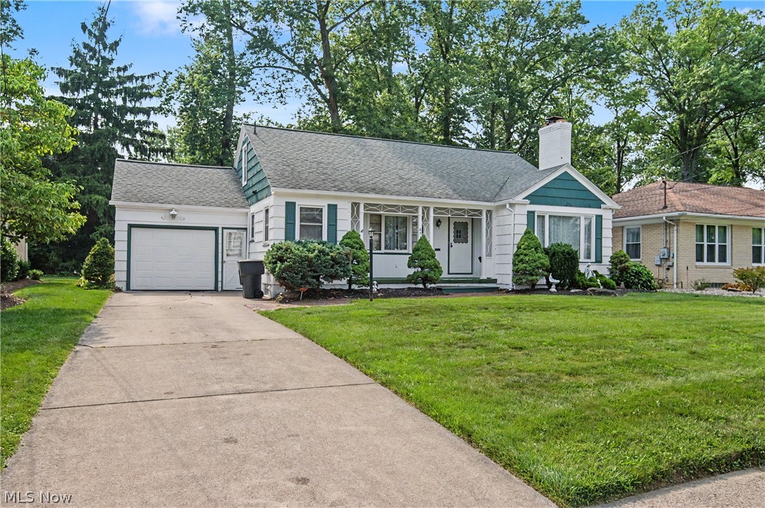 631 Adelaide Avenue NE Warren OH 44483
