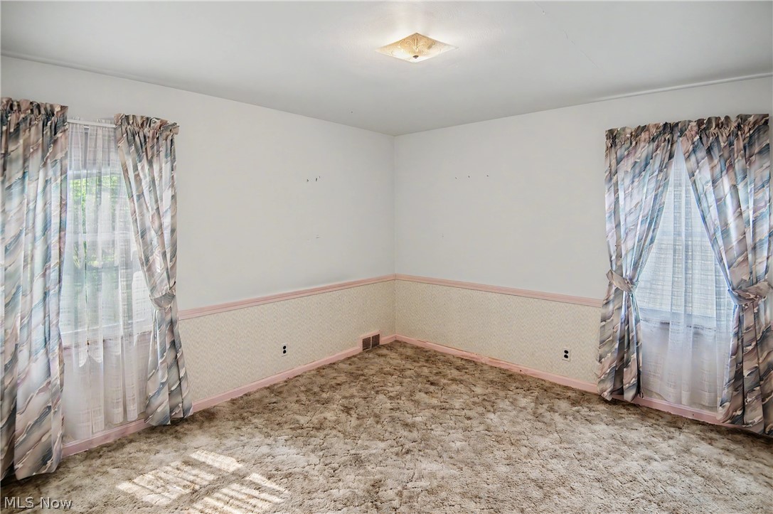631 Adelaide Avenue NE Warren OH 44483