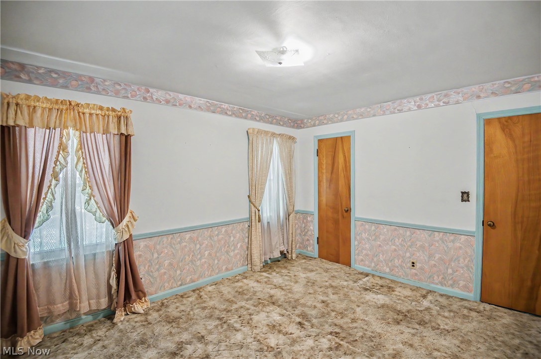 631 Adelaide Avenue NE Warren OH 44483