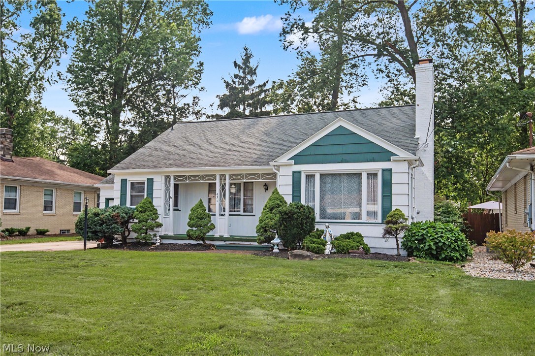 631 Adelaide Avenue NE Warren OH 44483