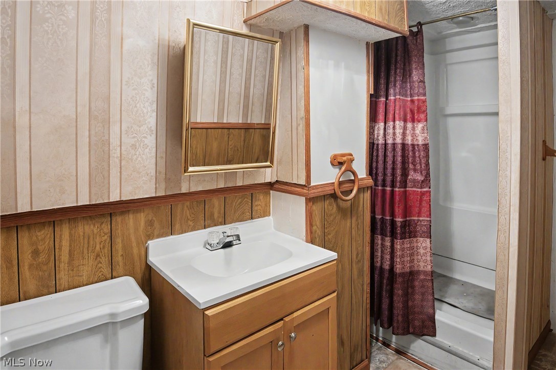 631 Adelaide Avenue NE Warren OH 44483