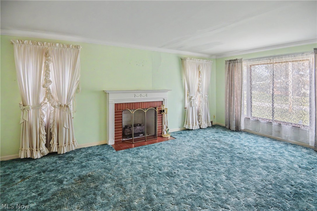 631 Adelaide Avenue NE Warren OH 44483