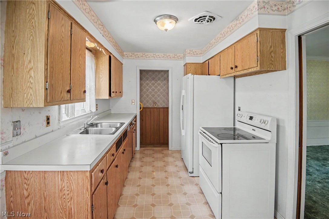 631 Adelaide Avenue NE Warren OH 44483