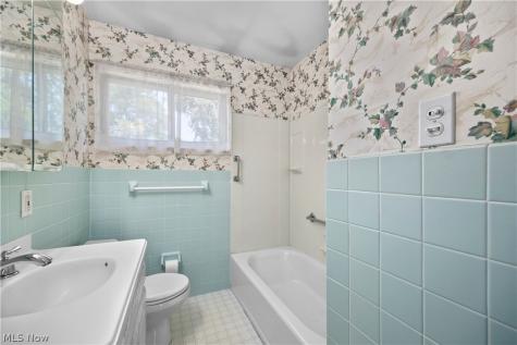9298 Newkirk Drive Parma Heights OH 44130