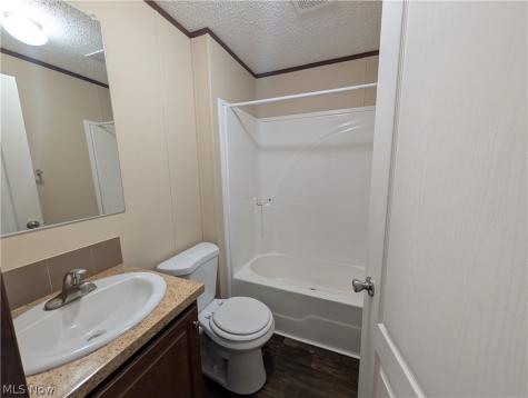 240 Cherry Bottom Glen Elyria OH 44035