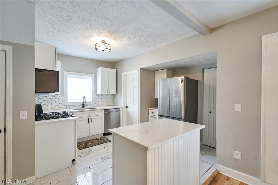 2111 Wascana Avenue Lakewood OH 44107