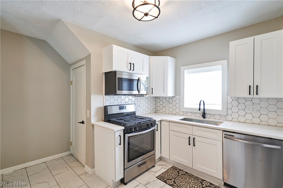 2111 Wascana Avenue Lakewood OH 44107