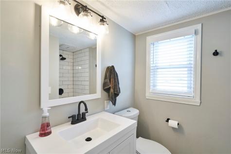 2111 Wascana Avenue Lakewood OH 44107