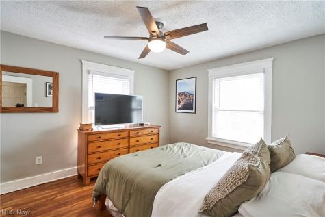 2111 Wascana Avenue Lakewood OH 44107