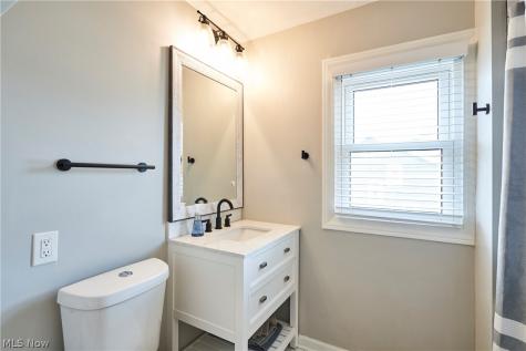 2111 Wascana Avenue Lakewood OH 44107