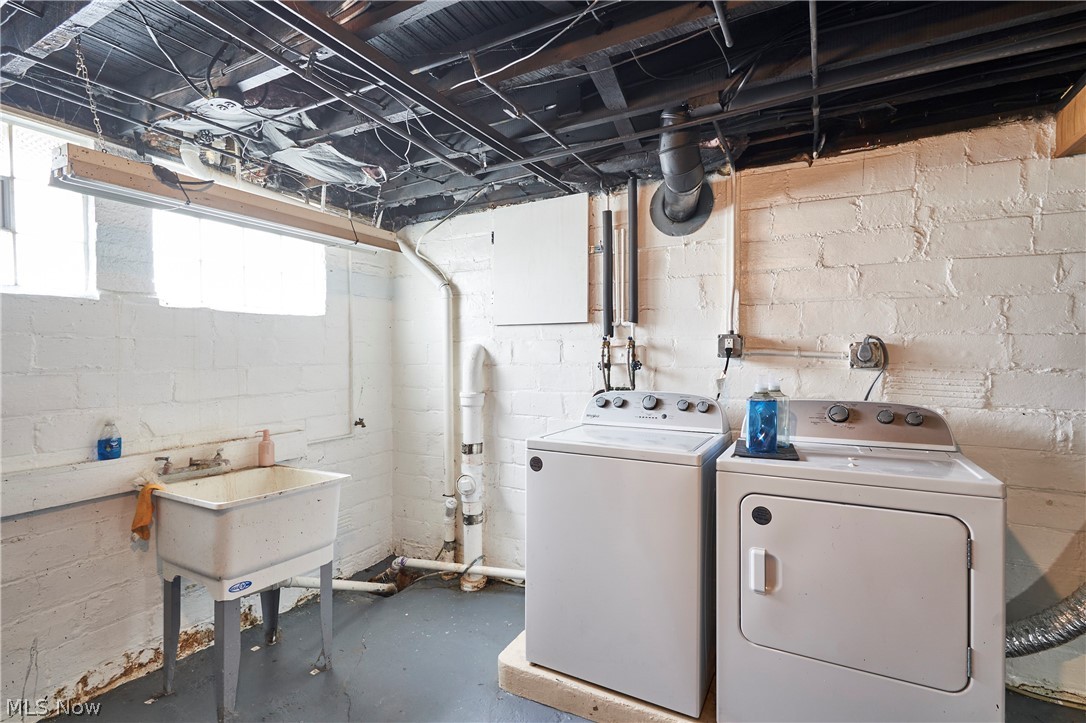 2111 Wascana Avenue Lakewood OH 44107