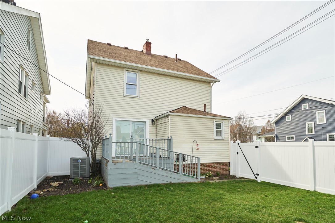 2111 Wascana Avenue Lakewood OH 44107