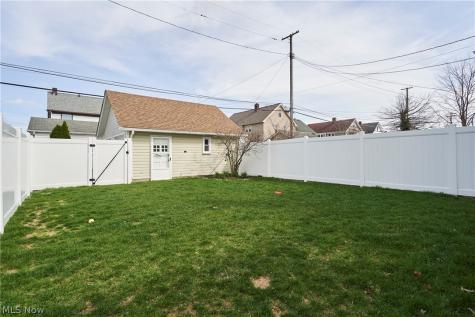 2111 Wascana Avenue Lakewood OH 44107