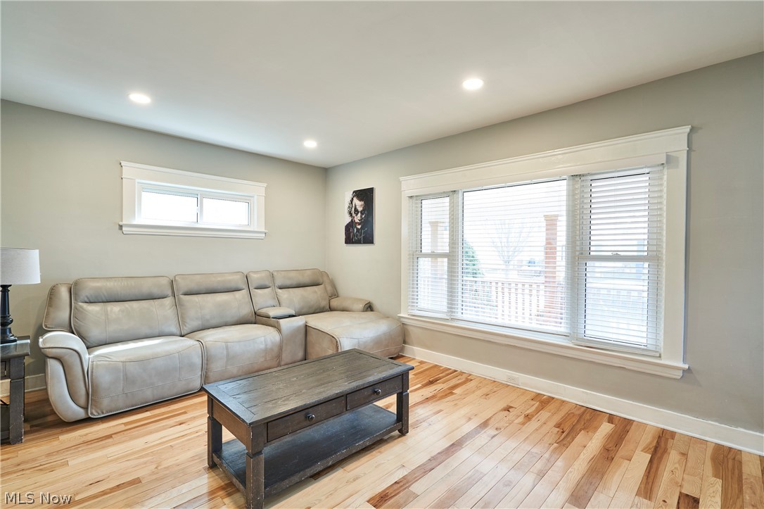 2111 Wascana Avenue Lakewood OH 44107