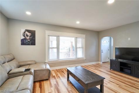 2111 Wascana Avenue Lakewood OH 44107