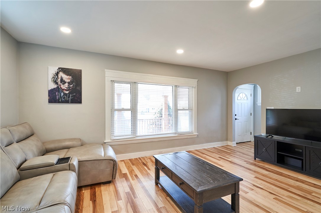 2111 Wascana Avenue Lakewood OH 44107