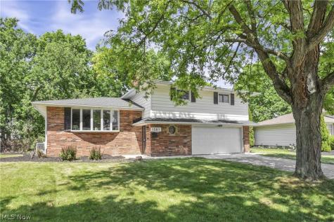 1581 N Circle View Drive Seven Hills OH 44131