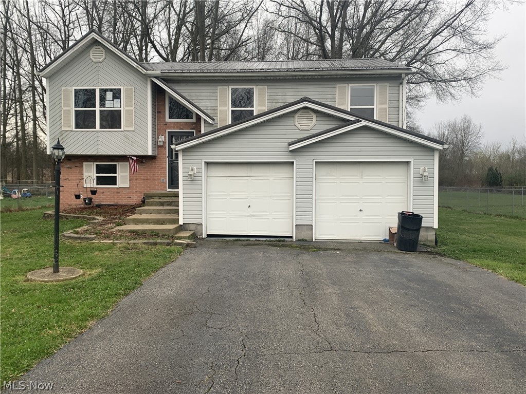238 Raymond Avenue NW Warren OH 44483