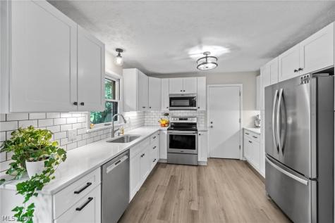 2591 Woodview Road Uniontown OH 44685