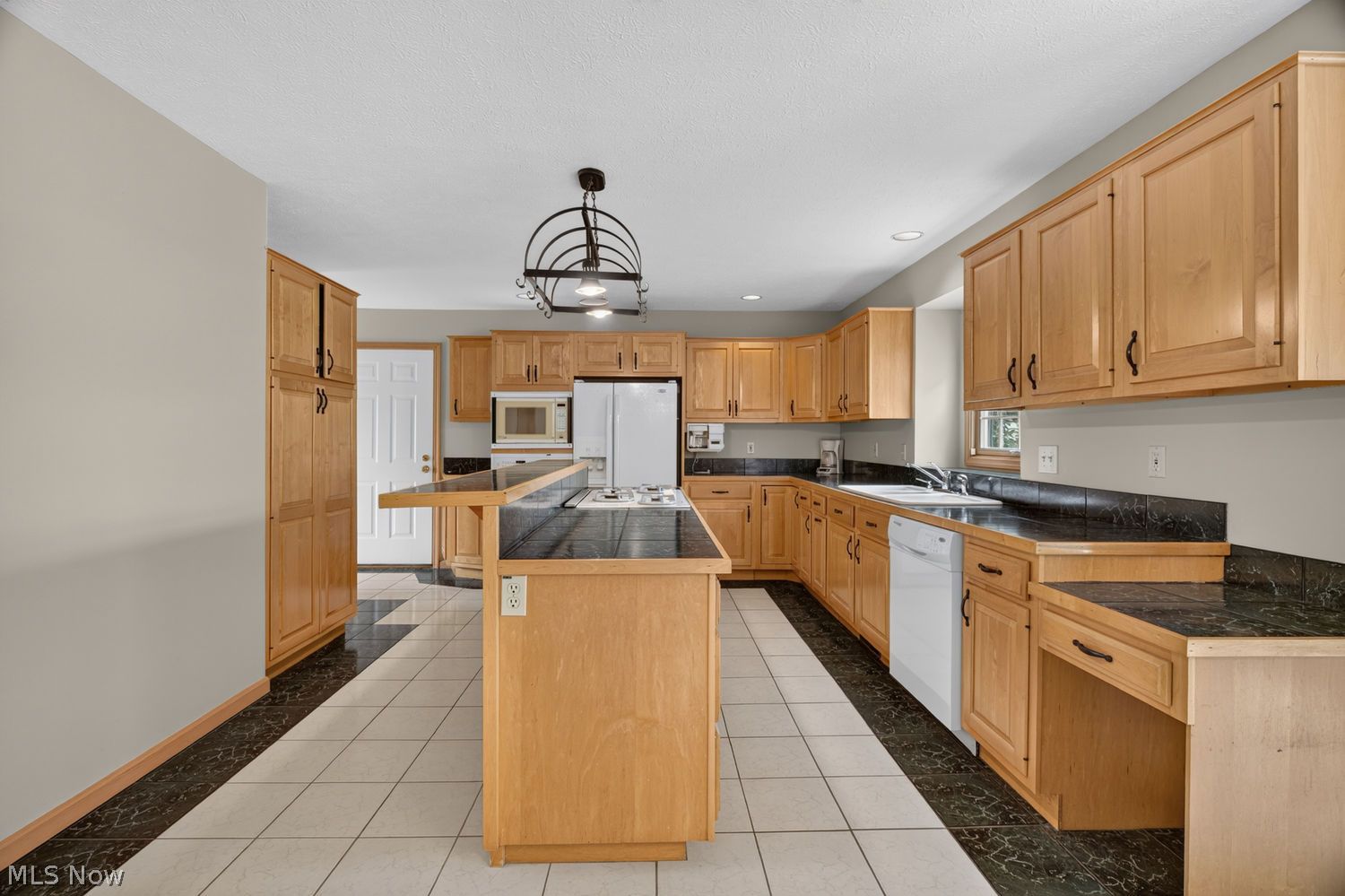 1990 Clover Circle Hinckley OH 44233