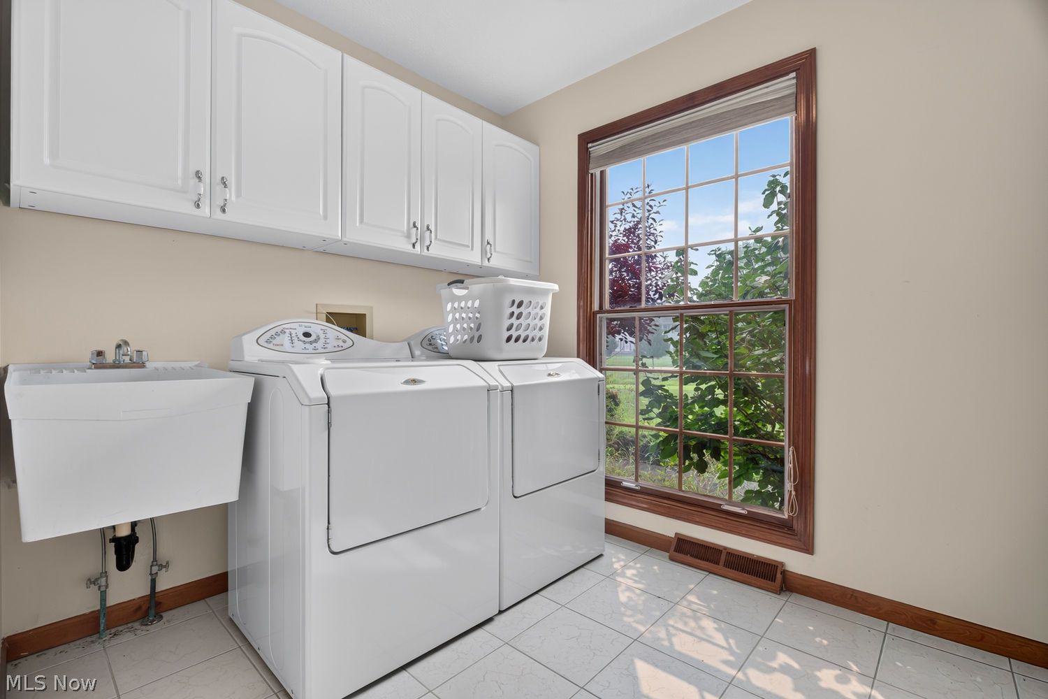 1990 Clover Circle Hinckley OH 44233