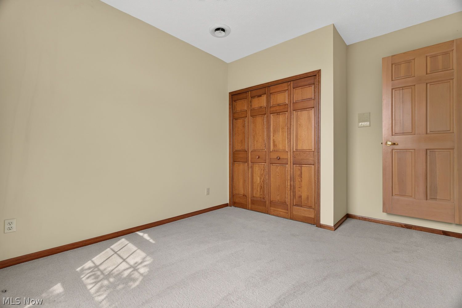 1990 Clover Circle Hinckley OH 44233