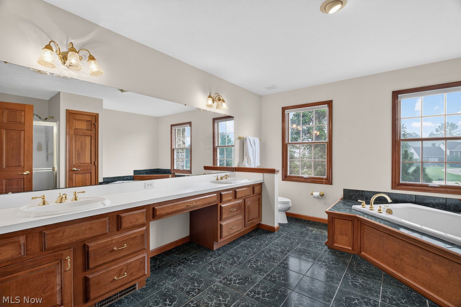 1990 Clover Circle Hinckley OH 44233