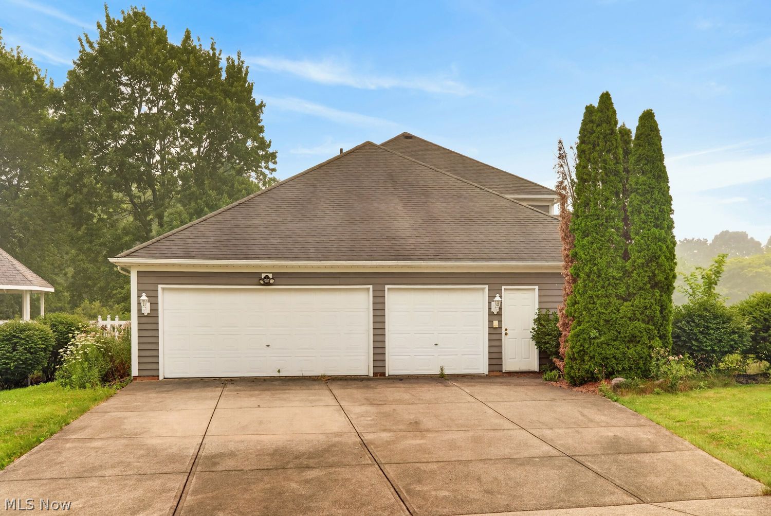 1990 Clover Circle Hinckley OH 44233